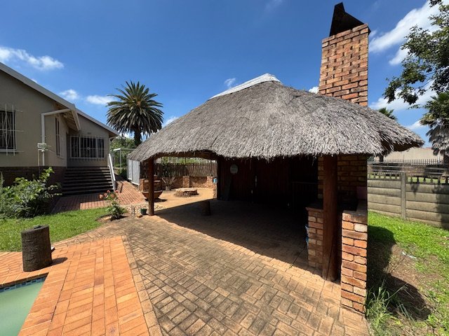 4 Bedroom Property for Sale in Glen Marais Gauteng