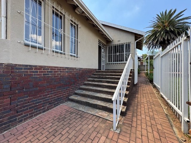 4 Bedroom Property for Sale in Glen Marais Gauteng