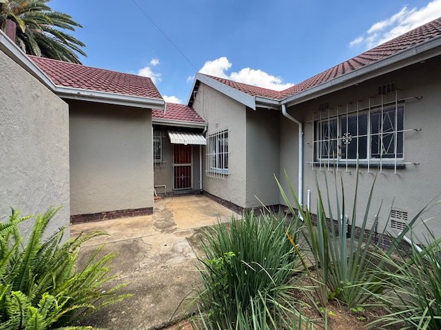 4 Bedroom Property for Sale in Glen Marais Gauteng