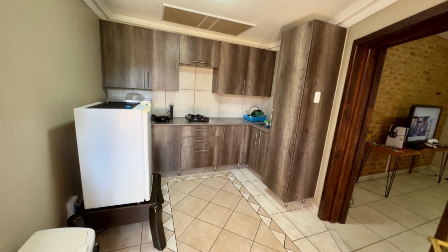 8 Bedroom Property for Sale in Pretoria North Gauteng