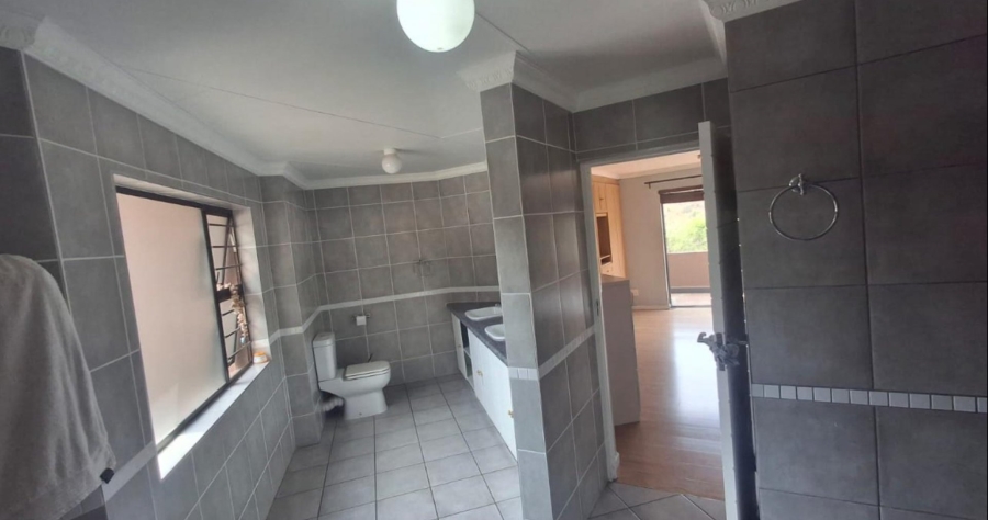 4 Bedroom Property for Sale in Kloofendal Gauteng