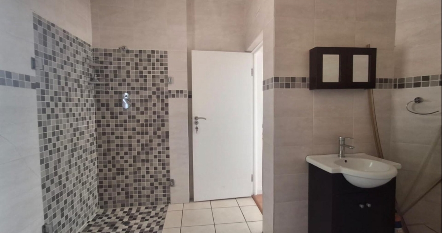 4 Bedroom Property for Sale in Kloofendal Gauteng