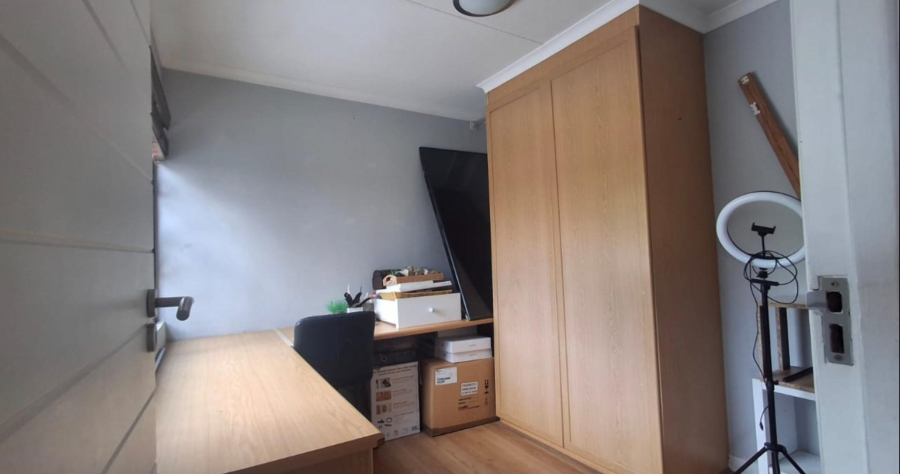 4 Bedroom Property for Sale in Kloofendal Gauteng