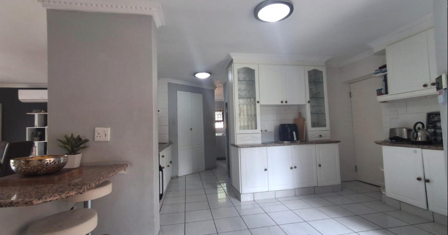 4 Bedroom Property for Sale in Kloofendal Gauteng