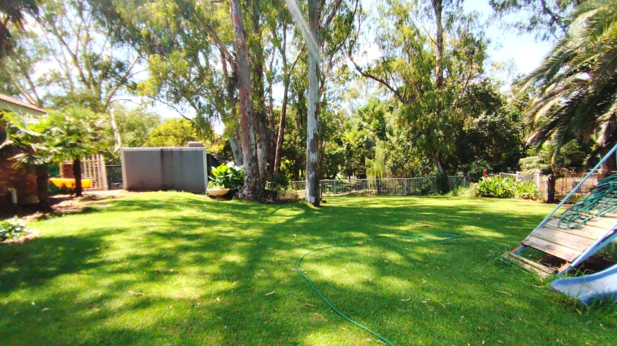 6 Bedroom Property for Sale in Kookrus Gauteng