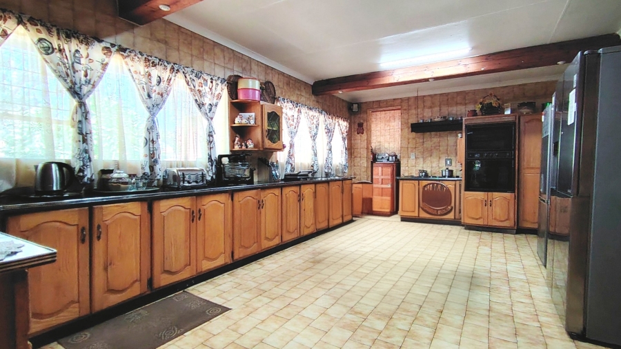6 Bedroom Property for Sale in Kookrus Gauteng