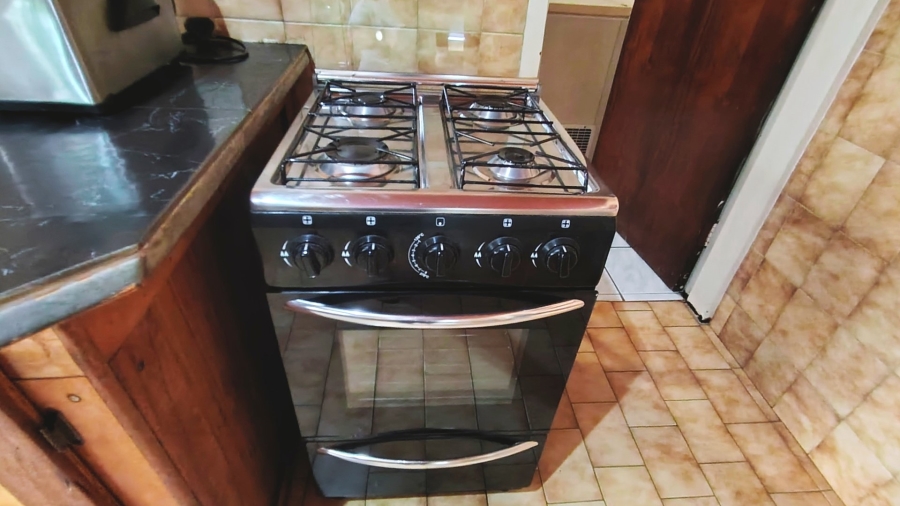 6 Bedroom Property for Sale in Kookrus Gauteng