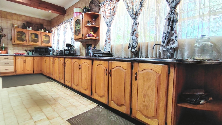 6 Bedroom Property for Sale in Kookrus Gauteng