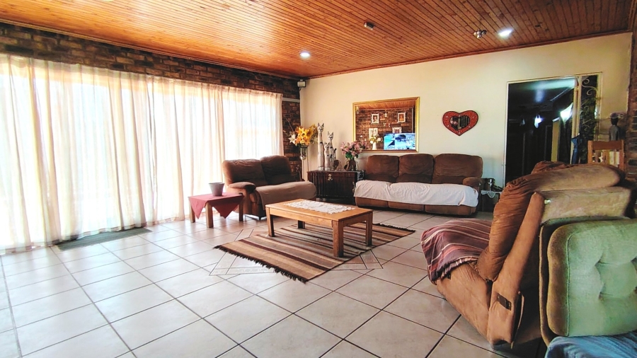 6 Bedroom Property for Sale in Kookrus Gauteng