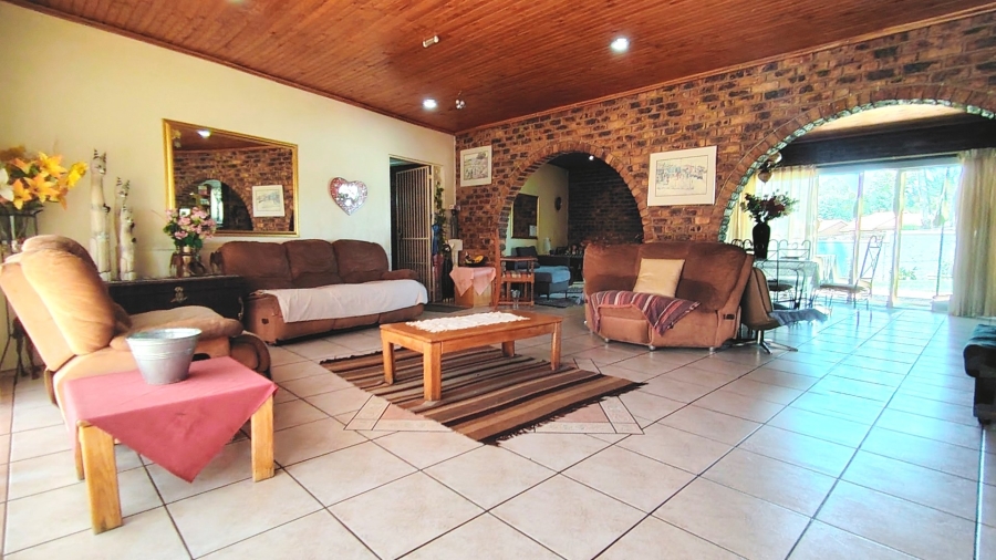 6 Bedroom Property for Sale in Kookrus Gauteng