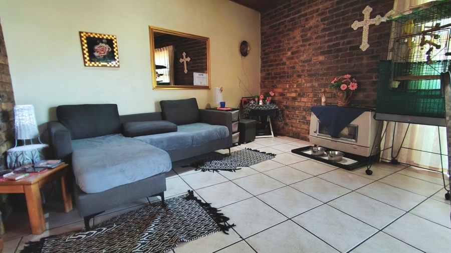 6 Bedroom Property for Sale in Kookrus Gauteng