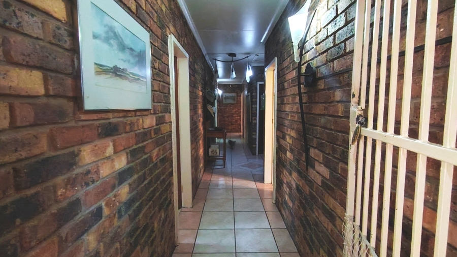 6 Bedroom Property for Sale in Kookrus Gauteng