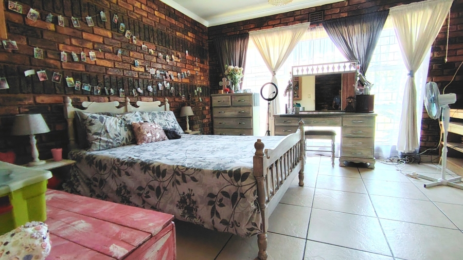 6 Bedroom Property for Sale in Kookrus Gauteng