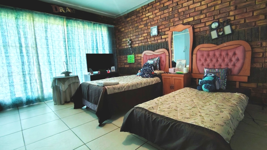 6 Bedroom Property for Sale in Kookrus Gauteng