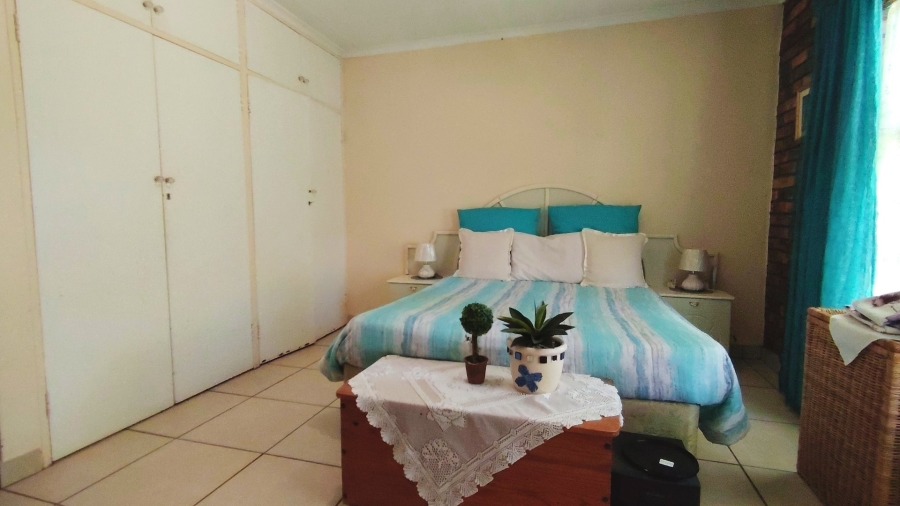 6 Bedroom Property for Sale in Kookrus Gauteng