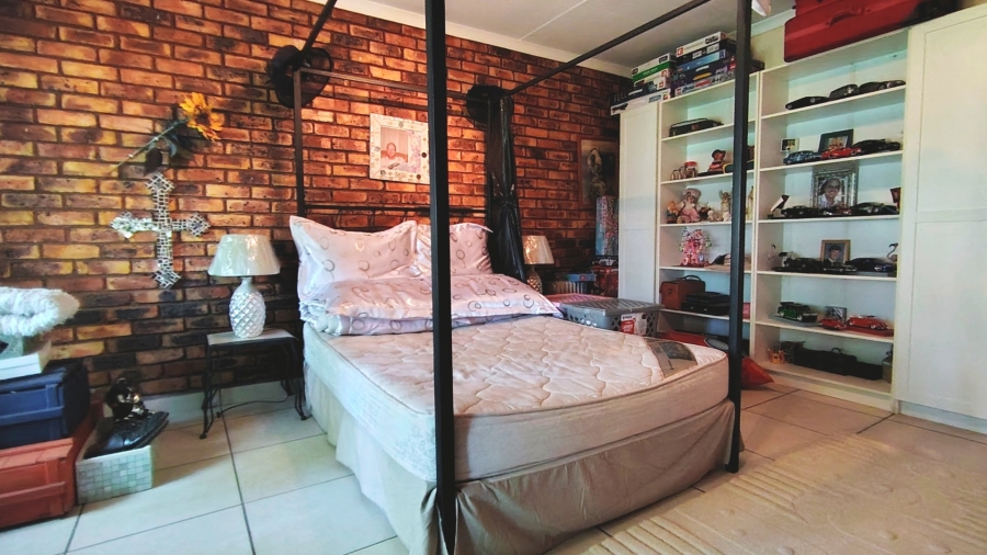 6 Bedroom Property for Sale in Kookrus Gauteng