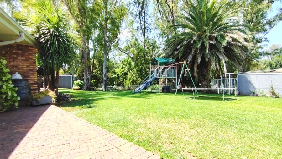 6 Bedroom Property for Sale in Kookrus Gauteng