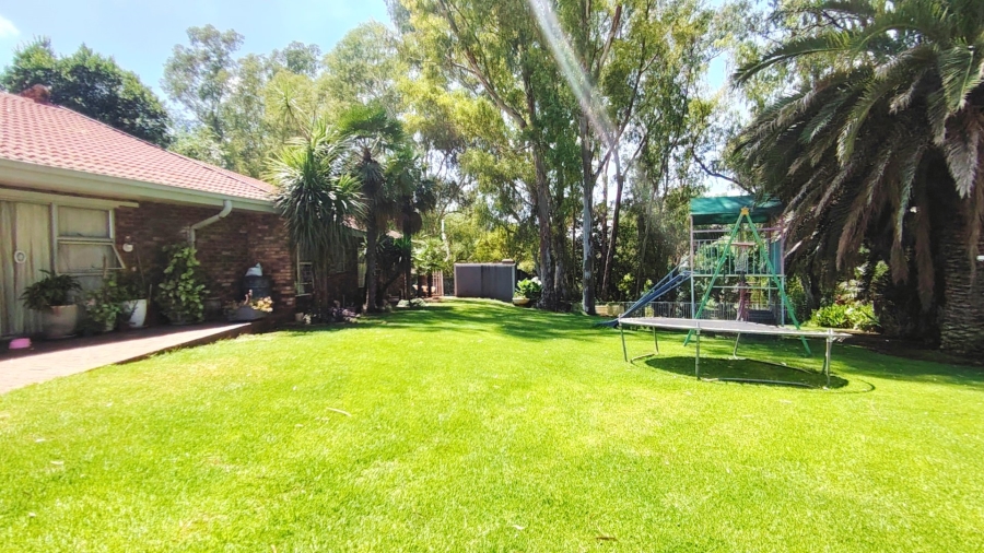 6 Bedroom Property for Sale in Kookrus Gauteng