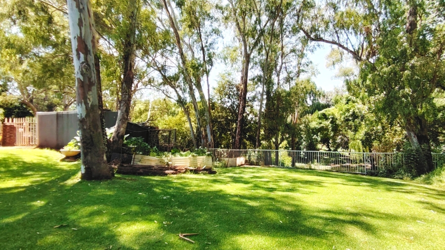 6 Bedroom Property for Sale in Kookrus Gauteng