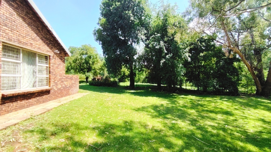 6 Bedroom Property for Sale in Kookrus Gauteng