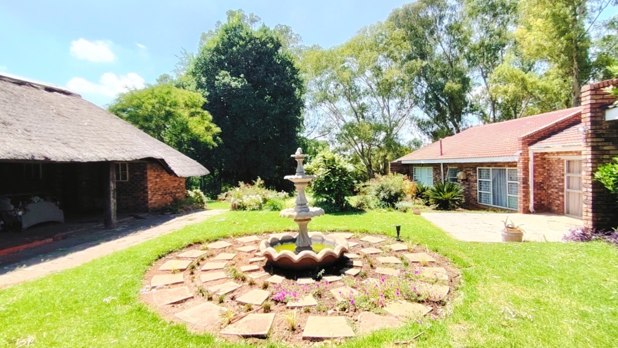 6 Bedroom Property for Sale in Kookrus Gauteng
