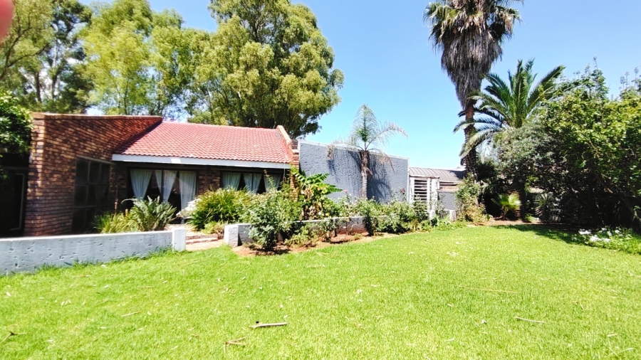 6 Bedroom Property for Sale in Kookrus Gauteng