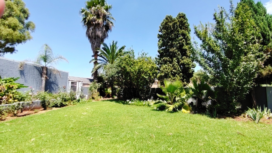 6 Bedroom Property for Sale in Kookrus Gauteng
