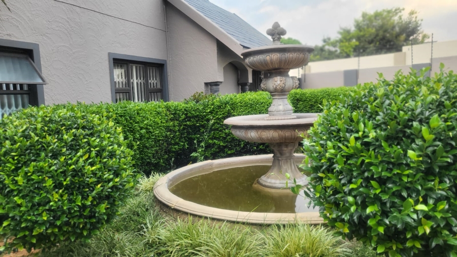 5 Bedroom Property for Sale in Bedfordview Gauteng