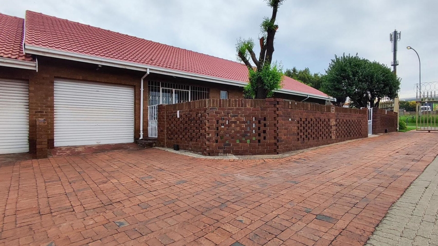 3 Bedroom Property for Sale in Barvallen Gauteng