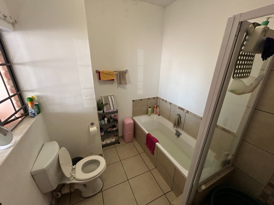 2 Bedroom Property for Sale in Grand Central Gauteng