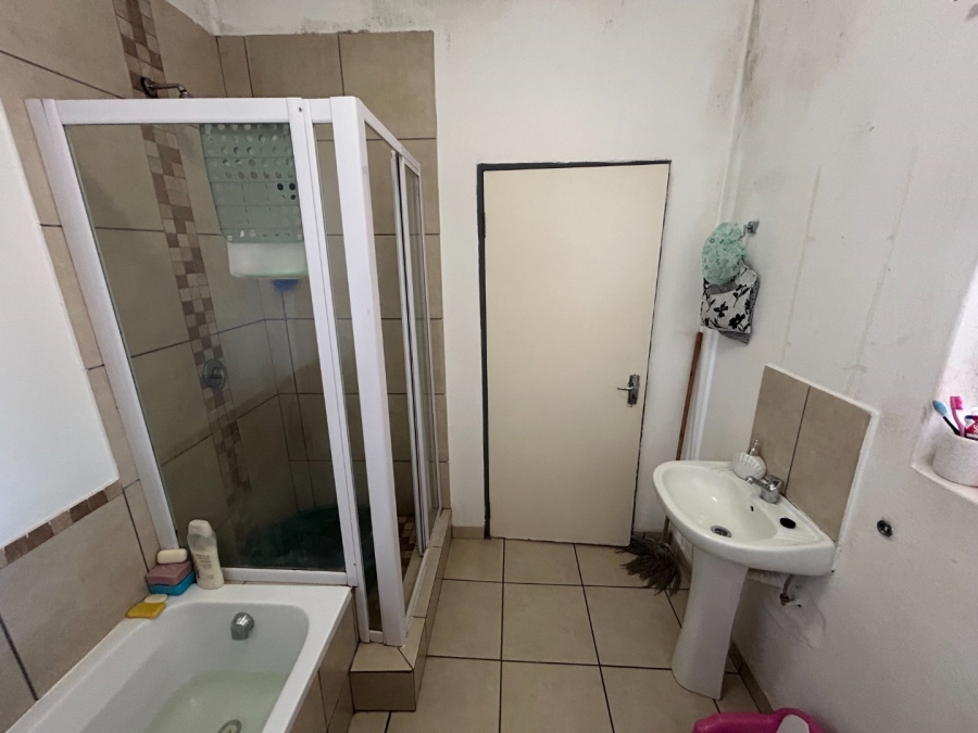 2 Bedroom Property for Sale in Grand Central Gauteng