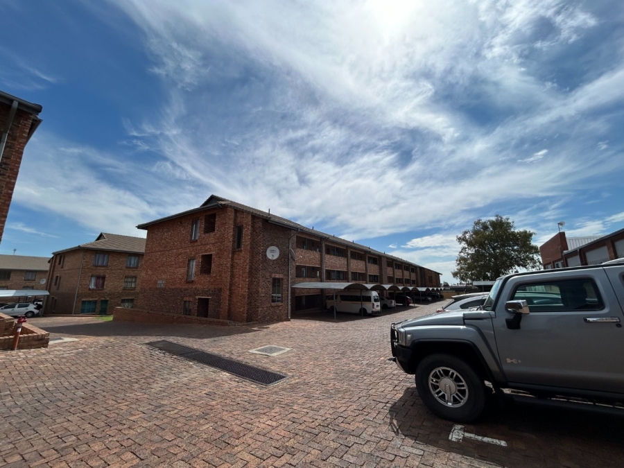 2 Bedroom Property for Sale in Grand Central Gauteng