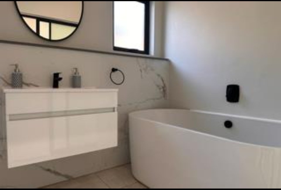 2 Bedroom Property for Sale in Waterfall Gauteng