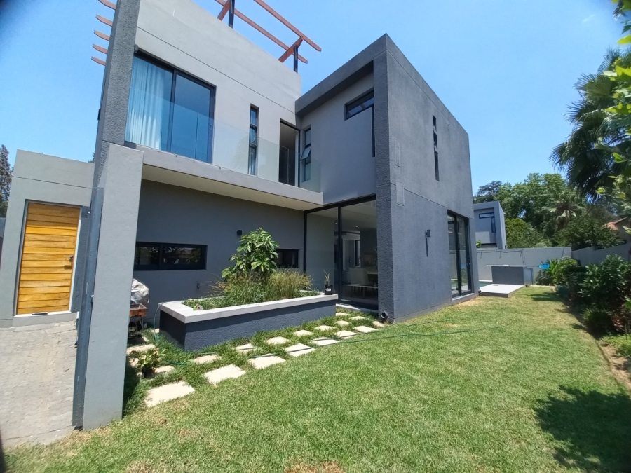  Bedroom Property for Sale in Morningside Manor Gauteng