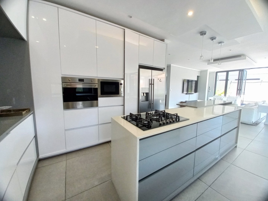  Bedroom Property for Sale in Morningside Manor Gauteng