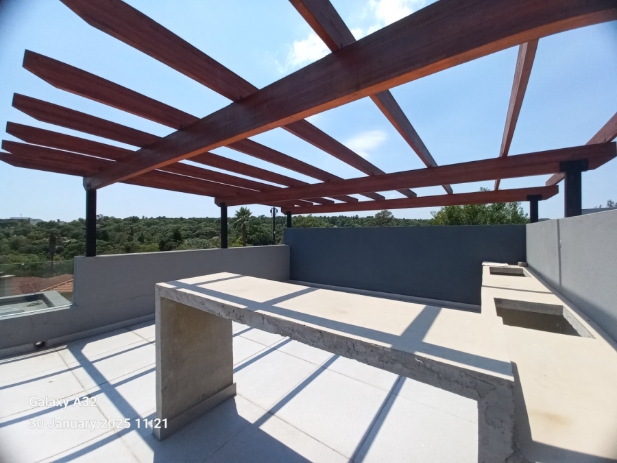  Bedroom Property for Sale in Morningside Manor Gauteng