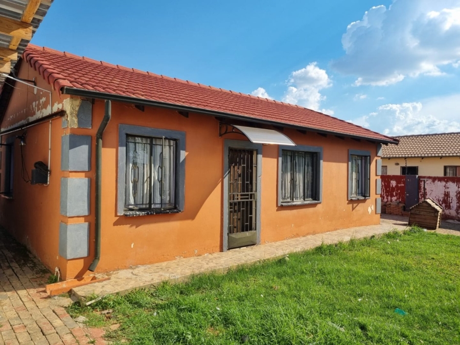 3 Bedroom Property for Sale in Windmill Park Gauteng