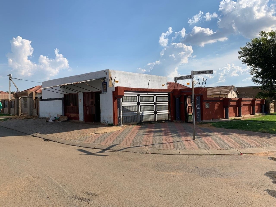 3 Bedroom Property for Sale in Windmill Park Gauteng