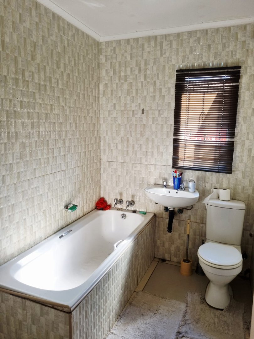 3 Bedroom Property for Sale in Windmill Park Gauteng