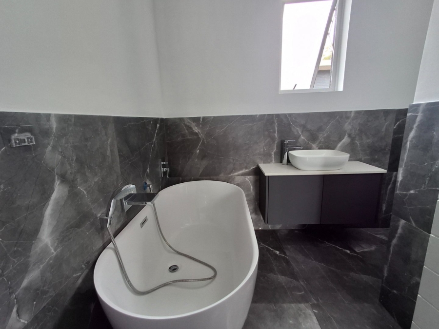 4 Bedroom Property for Sale in Morningside Manor Gauteng