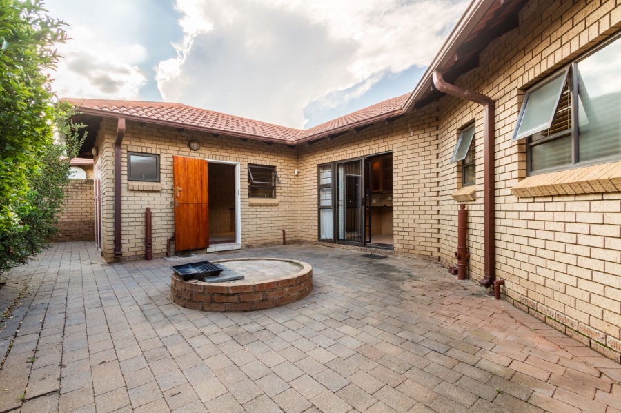 3 Bedroom Property for Sale in Equestria Gauteng