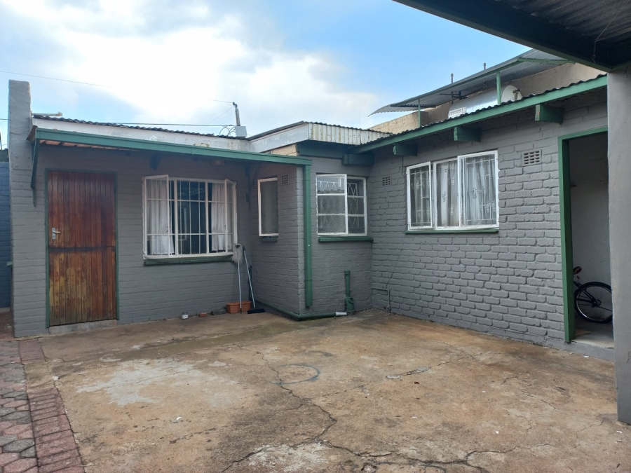 6 Bedroom Property for Sale in Martindale Gauteng