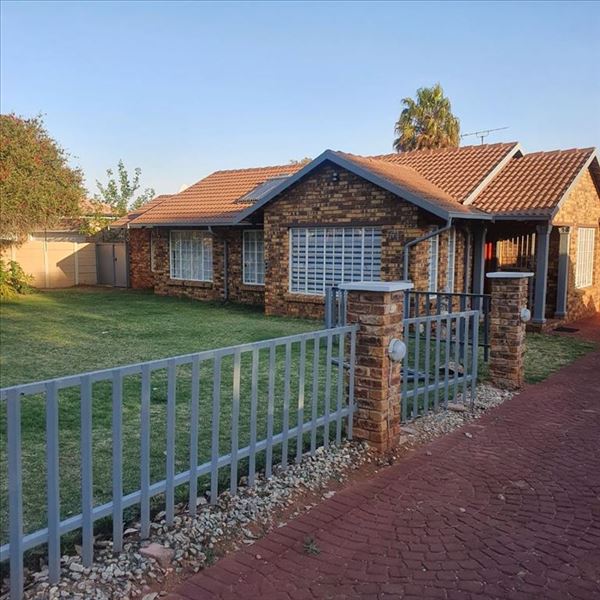 3 Bedroom Property for Sale in Van Riebeeck Park Gauteng