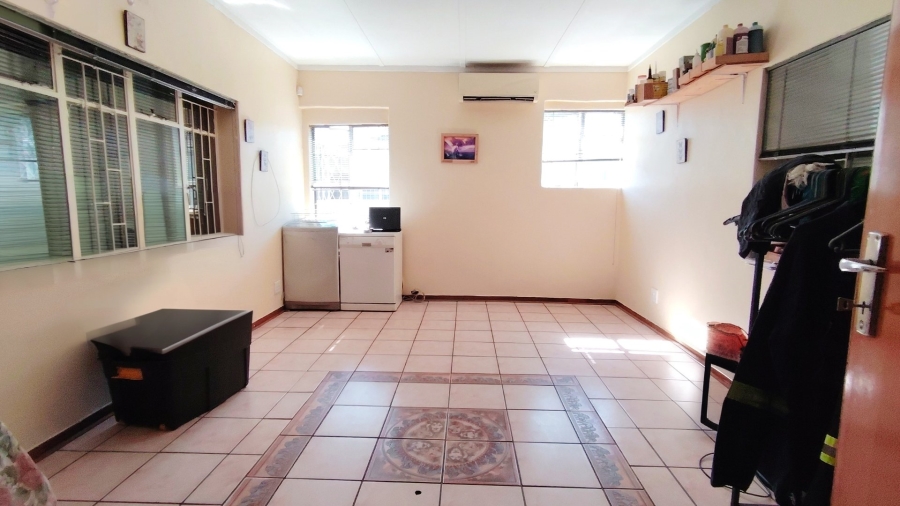 4 Bedroom Property for Sale in Vanderbijlpark SW 1 Gauteng