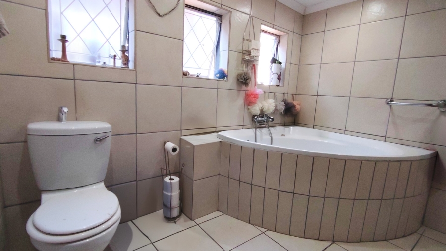 4 Bedroom Property for Sale in Vanderbijlpark SW 1 Gauteng