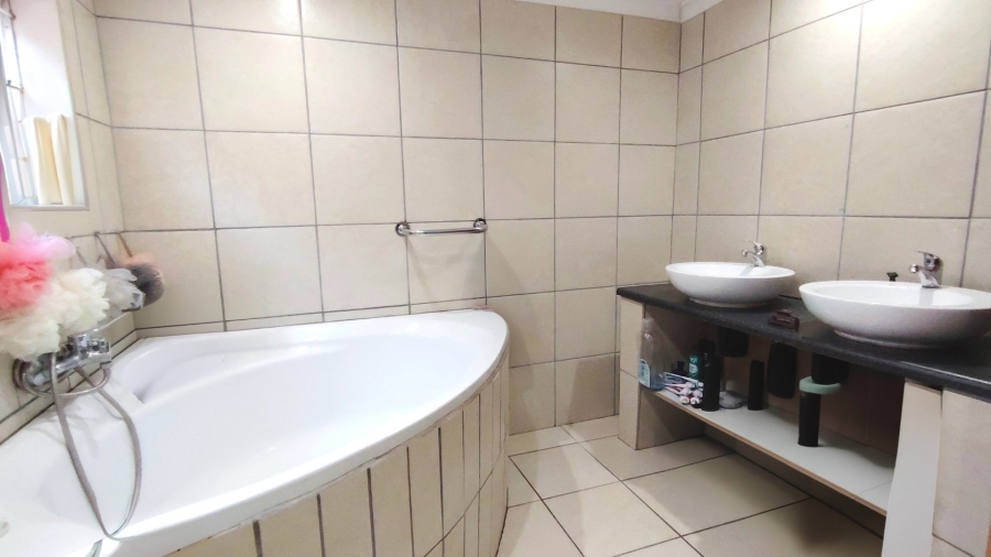 4 Bedroom Property for Sale in Vanderbijlpark SW 1 Gauteng