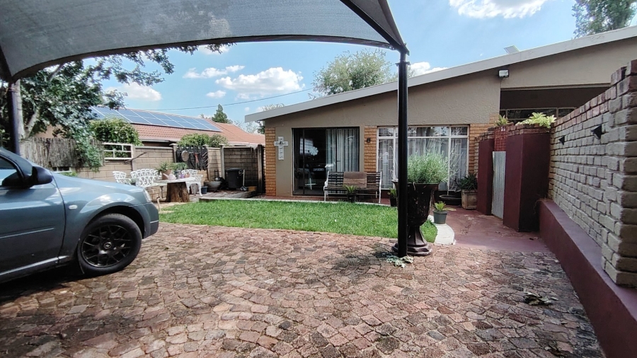 3 Bedroom Property for Sale in Rothdene Gauteng