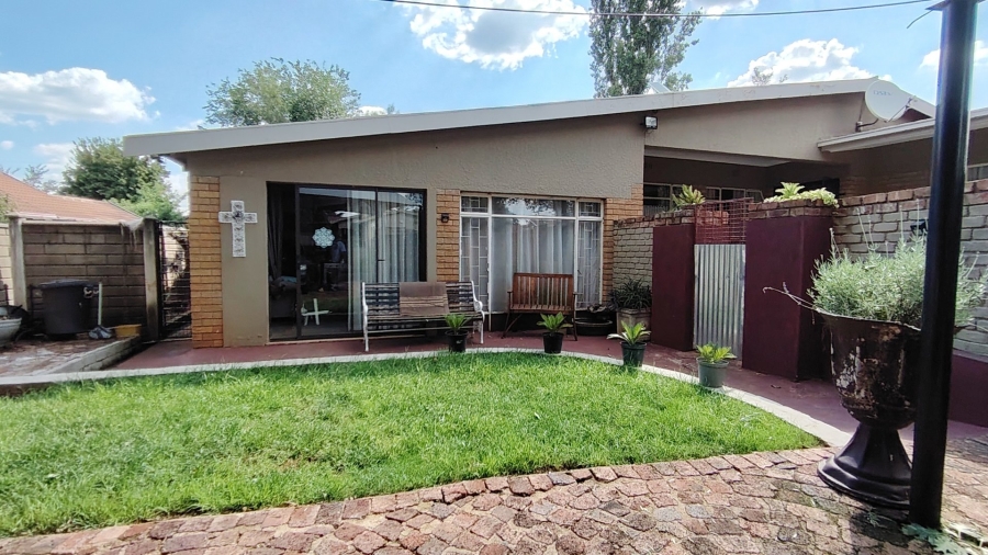 3 Bedroom Property for Sale in Rothdene Gauteng