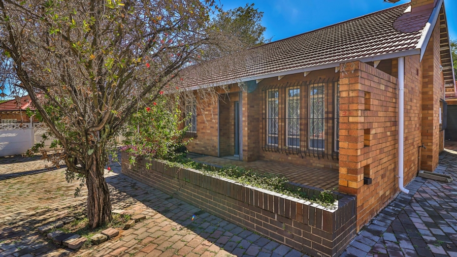 3 Bedroom Property for Sale in Robertsham Gauteng