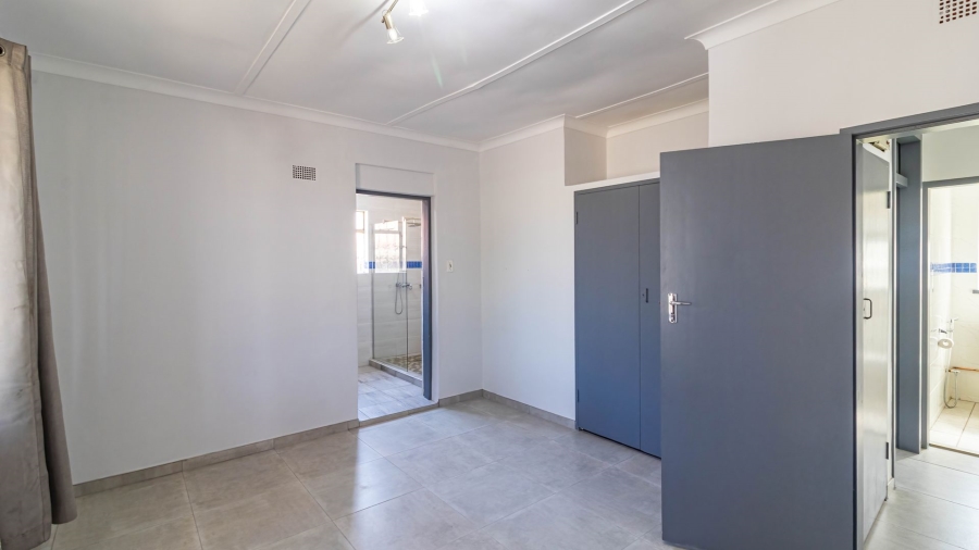 3 Bedroom Property for Sale in Robertsham Gauteng